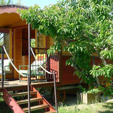 Les Piegonnaises - 2 Roulottes Villa Luaran gambar
