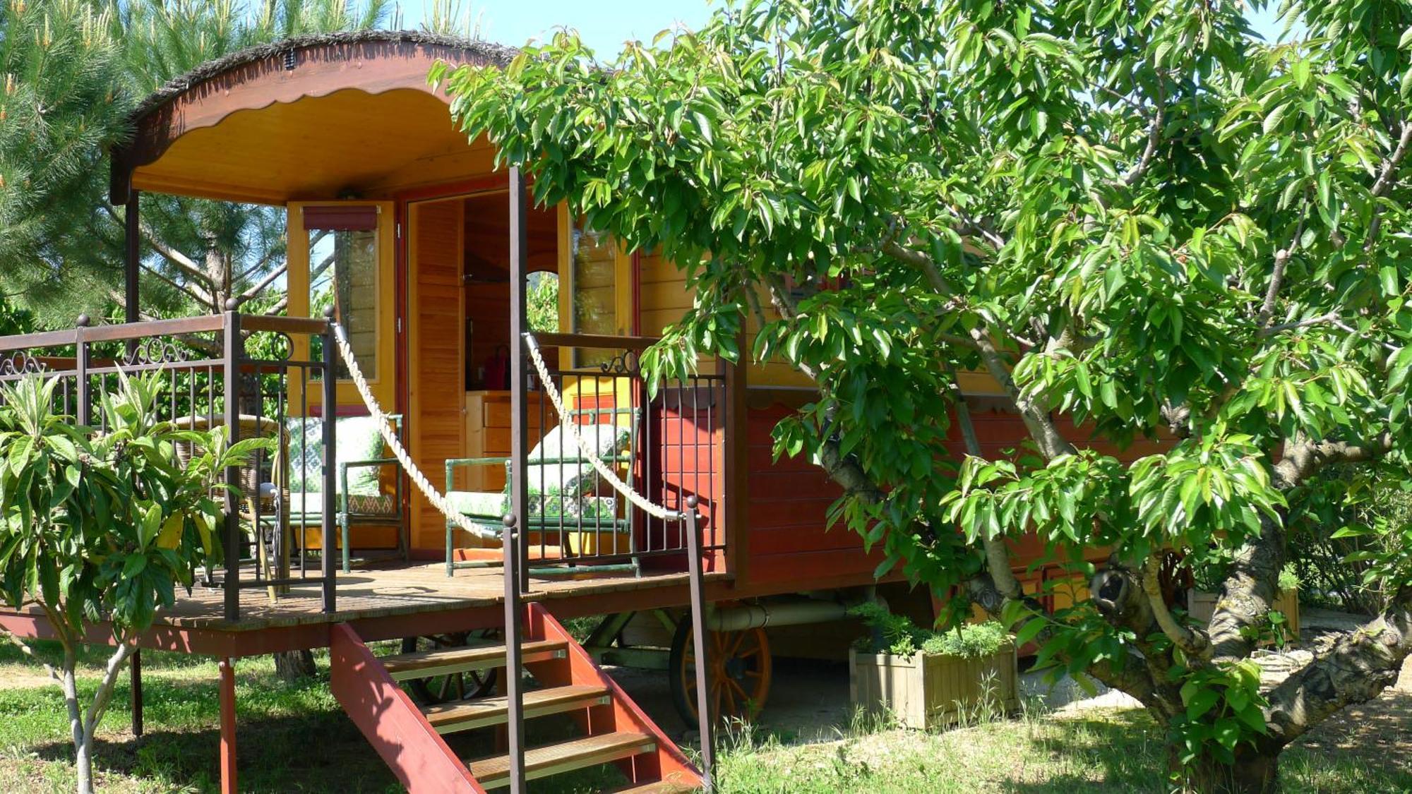 Les Piegonnaises - 2 Roulottes Villa Luaran gambar