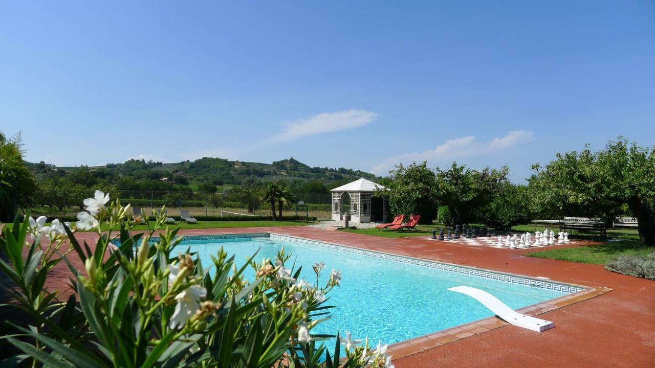 Les Piegonnaises - 2 Roulottes Villa Luaran gambar