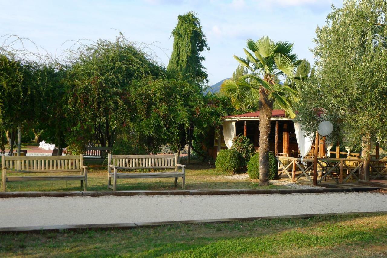 Les Piegonnaises - 2 Roulottes Villa Luaran gambar
