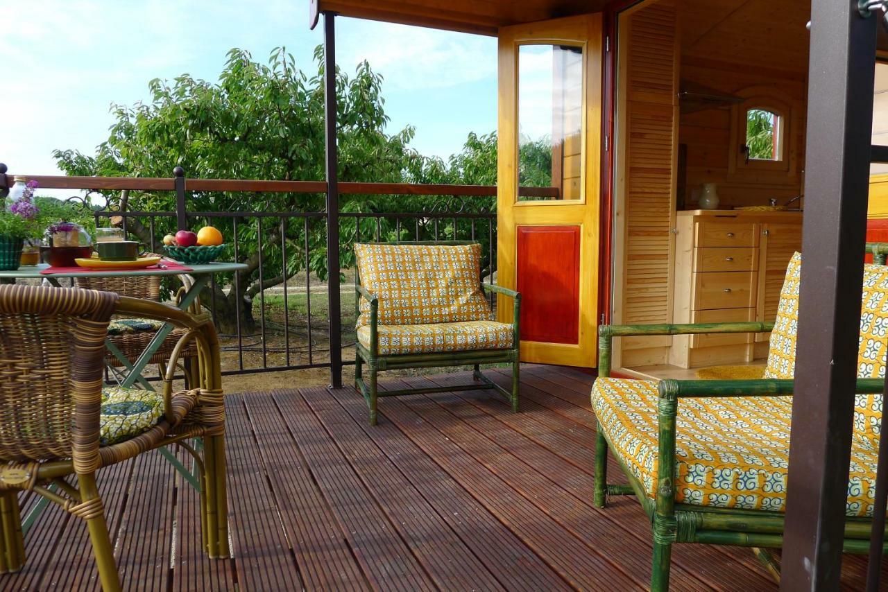 Les Piegonnaises - 2 Roulottes Villa Luaran gambar
